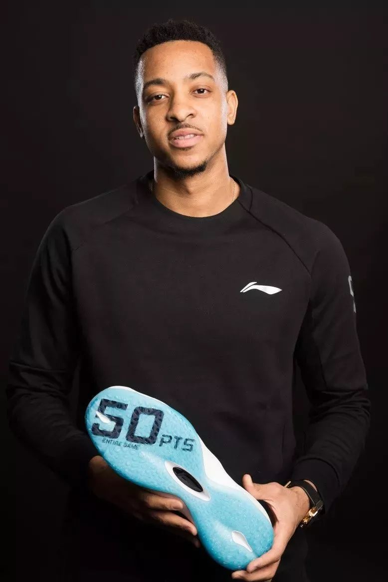 埃因霍温训练开放日；转会期回应争议引欢呼；全明星赛在即；阵容厚度经受考验的简单介绍